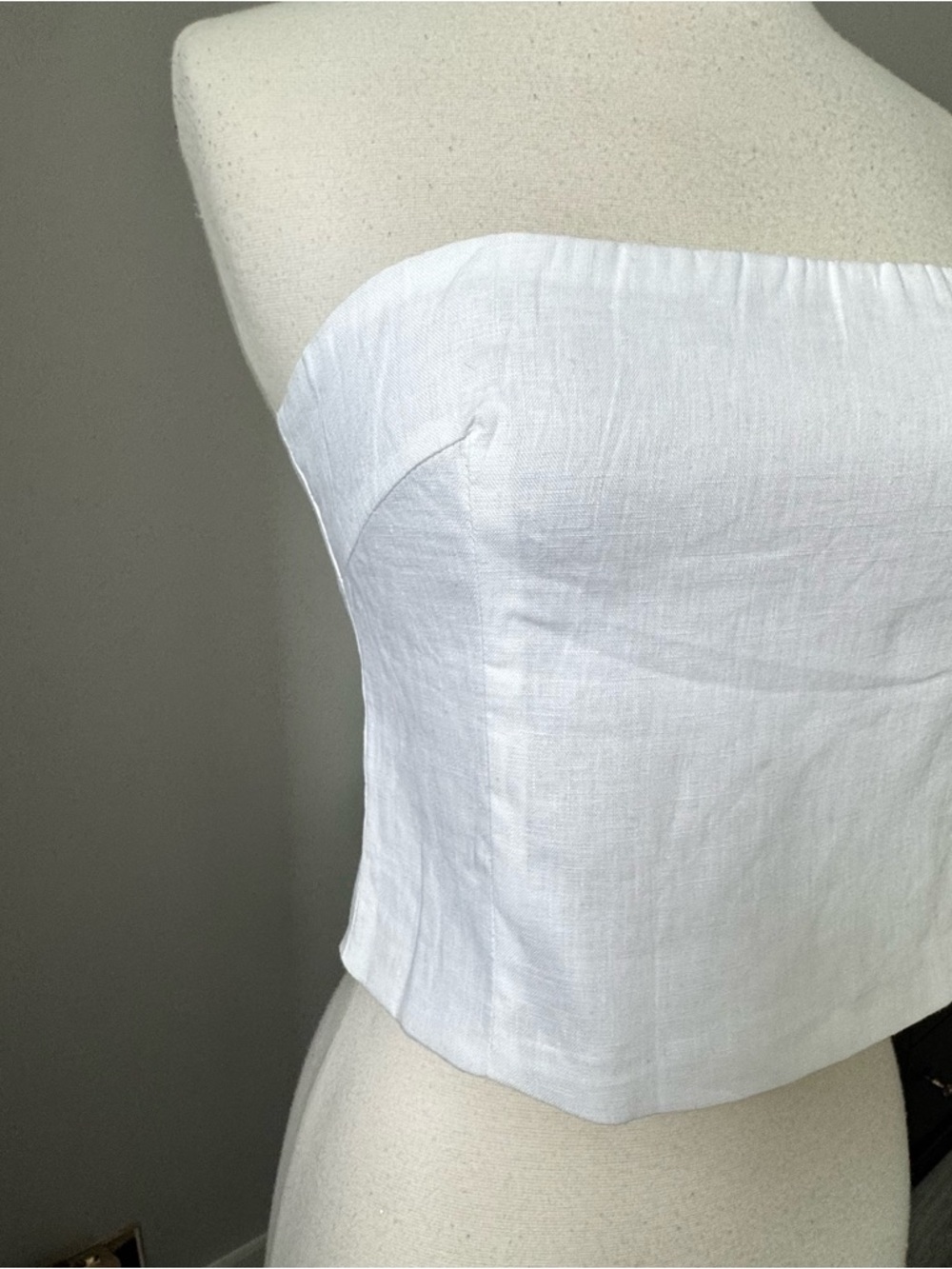 DISSH White Linen Strapless Bustier Top